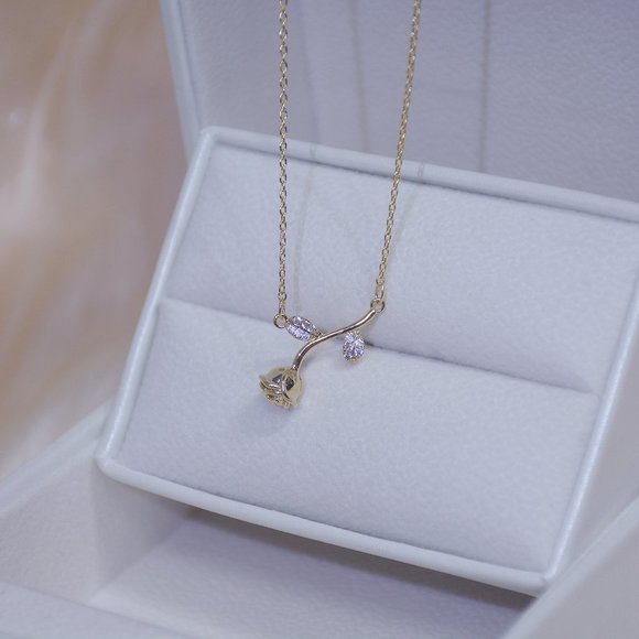 NEW 14K Gold Plated Diamond Rose Necklace d - Picture 8 of 8